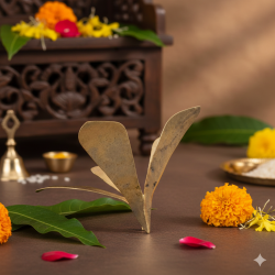 NOVELIKA -  Golden Pure Brass Amra Pallav Or Original Pital Aam Patta/Pooja Mango Leaves For Daily Puja | Mango Leaf (Pack Of 1)