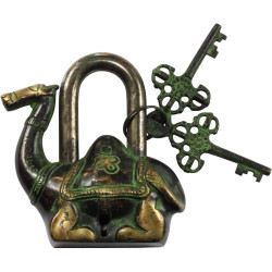 NOVELIKA - Brass Camel Padlock with two keys, designed in the shape of a camel. (Pack of 1) NOVELIKA - Brass Camel Padlock with two keys, designed in the shape of a camel. (Pack of 1)
