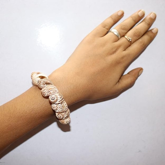 Novelika Handmade Seashell Bracelet for Women