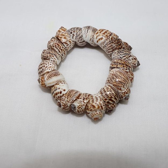 Novelika Handmade Seashell Bracelet for Women