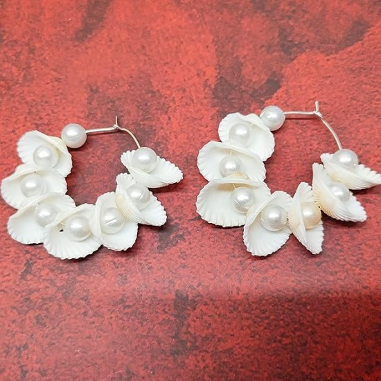 Novelika Handmade white Seashell Bracelet with beads, White Shell Ear rings for Women