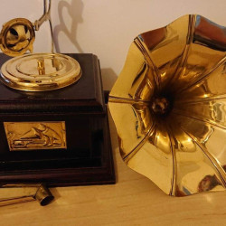 NOVELIKA-Premium Sparkle Square Gramophone Showpiece - (Black, Gold) (Set of 1)