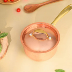 Novelika- copper saucepan with a lid and a brass or gold-toned handle(NA623)