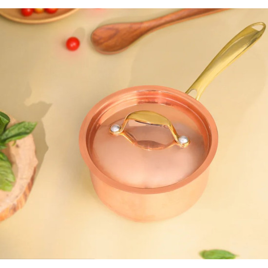Novelika- copper saucepan with a lid and a brass or gold-toned handle(NA623) Novelika- copper saucepan with a lid and a brass or gold-toned handle(NA623)