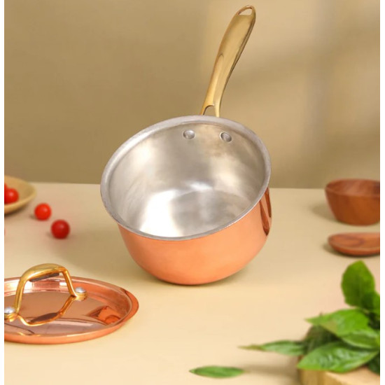 Novelika- copper saucepan with a lid and a brass or gold-toned handle(NA623) Novelika- copper saucepan with a lid and a brass or gold-toned handle(NA623)