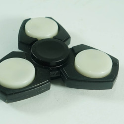 Light Hand Spinner Tri Fidget Spinner, Simple Sensory Fidget Spinner Toy For Stress Reduction and Anxiety Relief Hand Toy for Children - Black & White