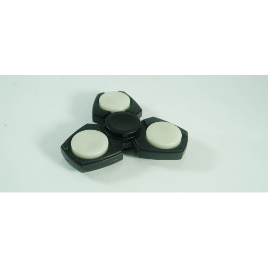 Light Hand Spinner Tri Fidget Spinner, Simple Sensory Fidget Spinner Toy For Stress Reduction and Anxiety Relief Hand Toy for Children - Black & White
