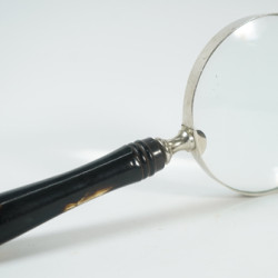 NOVELIKA-Magnifying Glass for Computer Desk-Gift for New Office bookshelf décor, coffee table décor 1 Pieces.