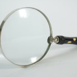 NOVELIKA-Magnifying Glass for Computer Desk-Gift for New Office bookshelf décor, coffee table décor 1 Pieces.
