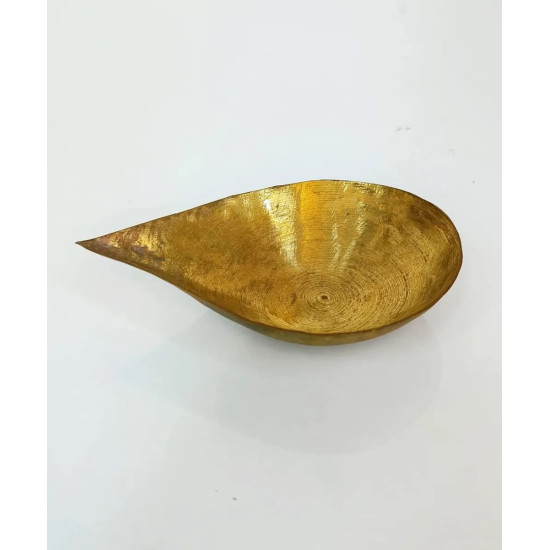 Golden Handmade Pital Pradip, Pure Brass Diya/Pradeep For Daily Usage Golden Handmade Pital Pradip, Pure Brass Diya/Pradeep For Daily Usage