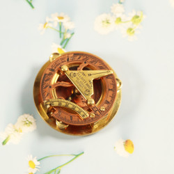 Novelika  Beautiful Brass Sundial Compass Maritime Nautical Navigational Brass Compass (D3707441)