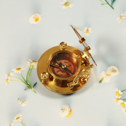Novelika  Beautiful Brass Sundial Compass Maritime Nautical Navigational Brass Compass (D3707441)