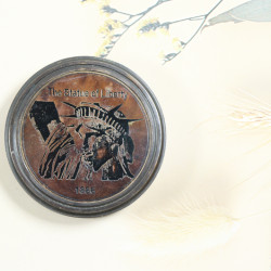 Novelika Beautiful Bronze Color The Statue Of Liberty  Sine 1986 Brass Sundial Compass Navigational Brass Compass Maritime Nautical And Pocket Brass Compass For Gift And Home Decor ( L3412666 )